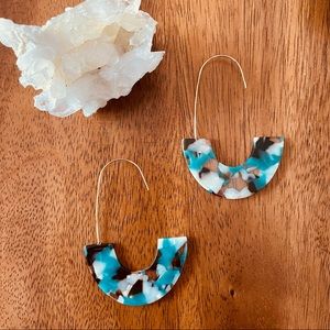 Maryn Resin Crescent Hoop Earrings in Blue Tortoise